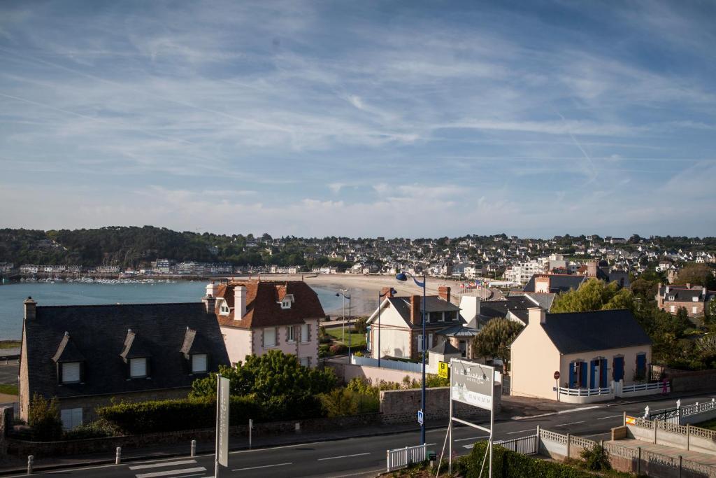 Hotel Beausejour Erquy Bagian luar foto